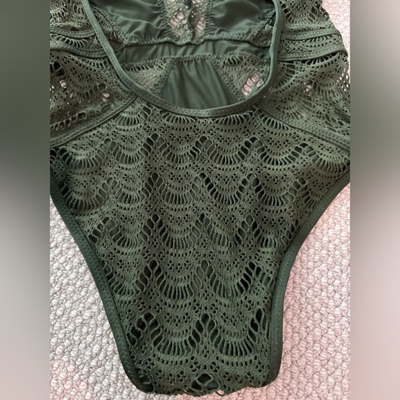 BECCA
Color Play Crochet Plunge One-Piece S - Picture 6 of 9